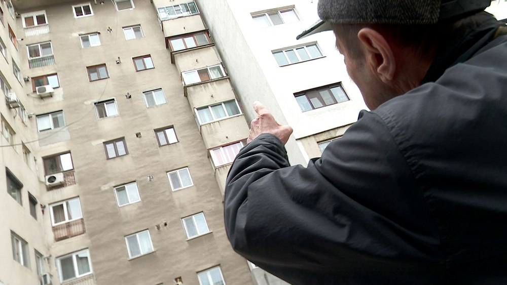 Tragedie fără margini la Buzău. Mama unui bebeluș de trei luni s-a aruncat de la etajul opt al blocului în care locuia