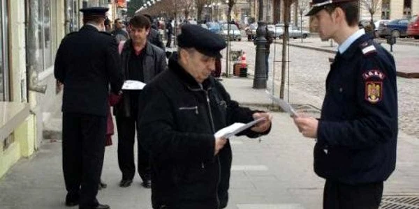 Pompierii vor împărţi pliante informative