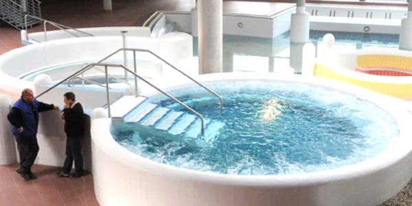 Bazinele Aquapolisului de la Szeged au fost umplute cu apă