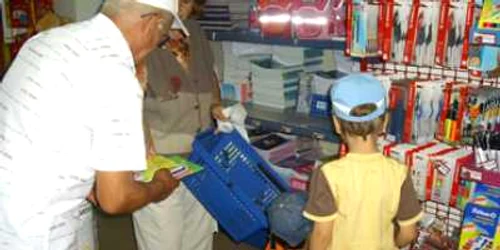 Bacău: Rechizitele celor mici, cumpărate din timp
