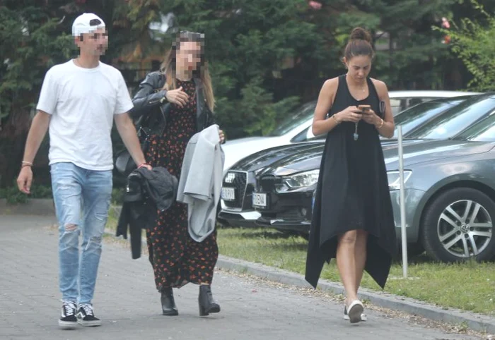 Mihaela Buzărnescu nu și-a dezlipit privirea din telefonul mobilFOTO: Mihai Ionescu