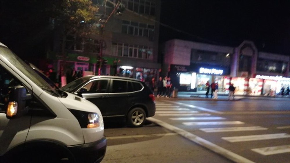 Accident grav în fața Spitalului din Slatina. Trei adolescente au fost spulberate de o mașină chiar pe trecerea de pietoni VIDEO