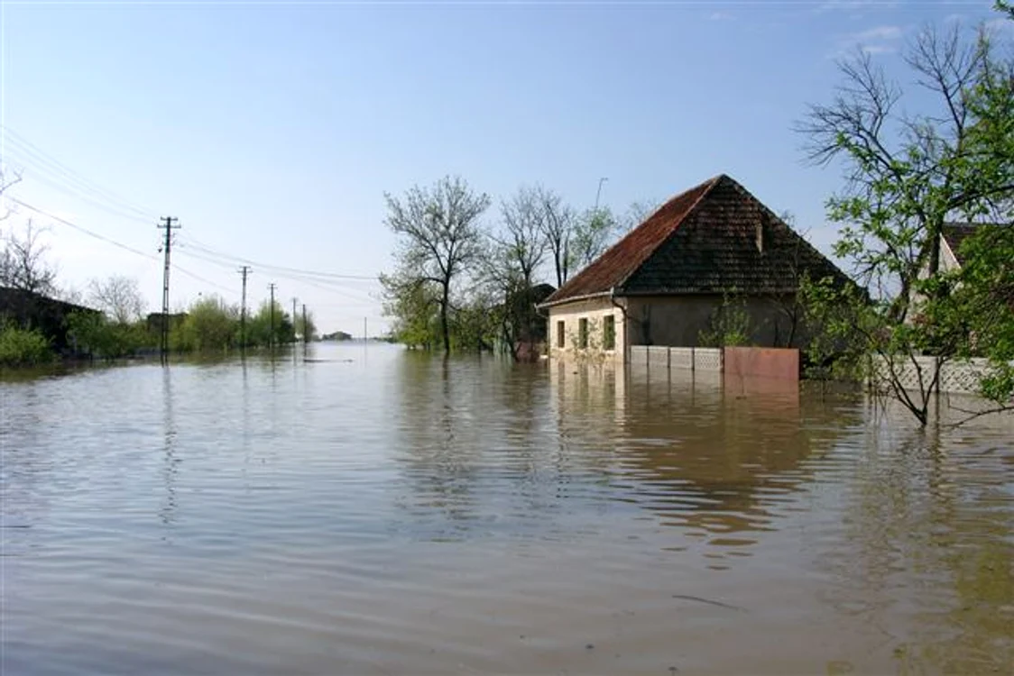 Inundații la Otelec FOTO Facebook/Otelek-regi iskola