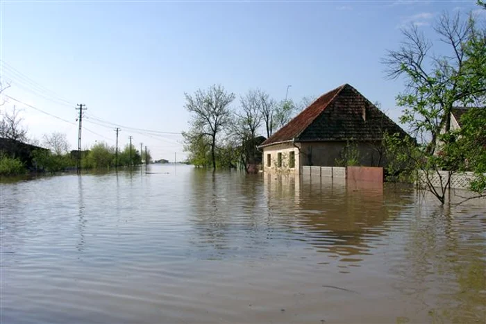 Inundații la Otelec FOTO Facebook/Otelek-regi iskola