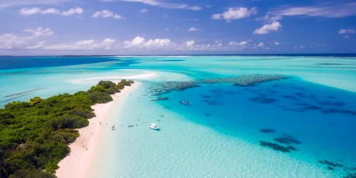 Directorul unei multinaţionale a cheltuit 100 000 $ pentru a trimite 400 de angajaţi într un team building în Maldive   jpeg