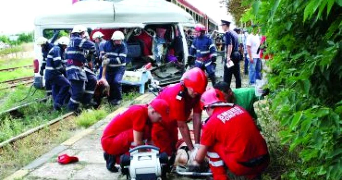 Iaşi: UPDATE Cei trei oameni rămaşi în viaţă în urma catastrofei feroviare au nevoie de sânge