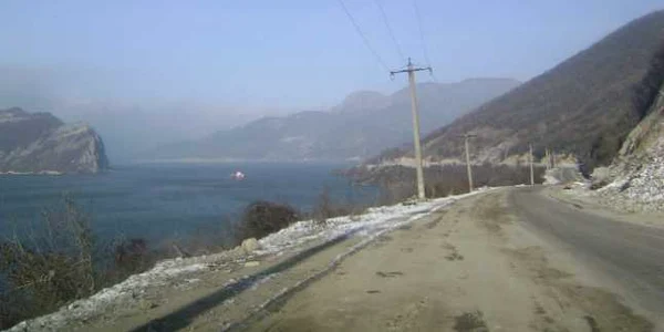 În Clisura Dunării, au loc frecvent căderi de stânci de pe versanţi