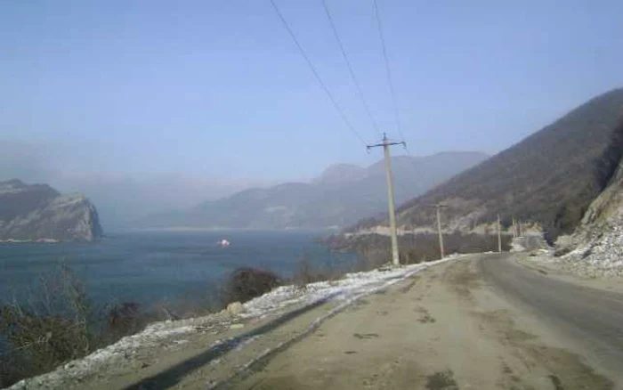 În Clisura Dunării, au loc frecvent căderi de stânci de pe versanţi