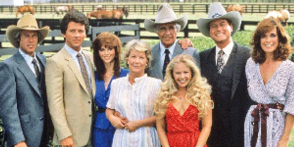 Familia Ewing: Ray, Bobby, Pamela, Miss Ellie, Jock, Lucy, J.R. şi Sue Ellen, la lansarea serialului 