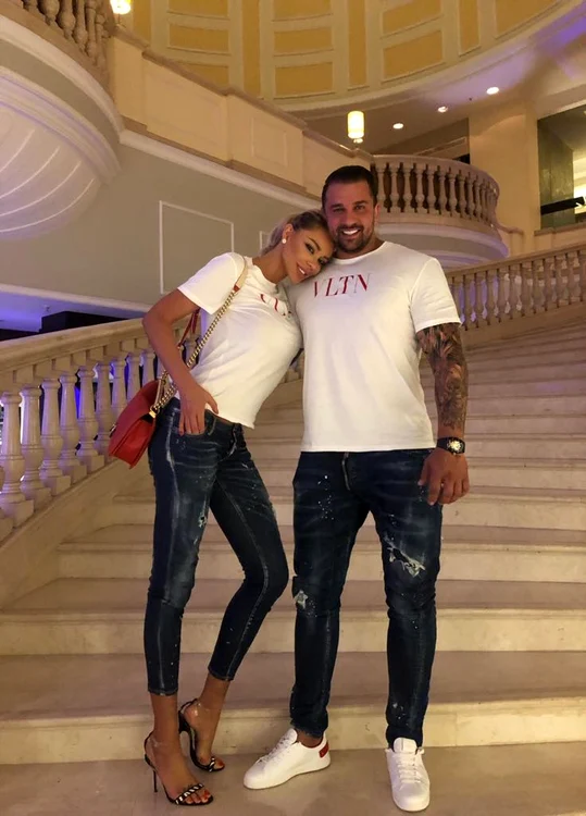 De la începutul anului, Bianca şi Alex au ţinut-o într-o vacanţă continuă