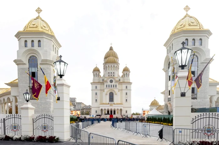 Curtea CatedraleI Nationale din București
