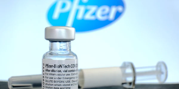 Vaccin Pfizer COVID FOTO Shutterstock jpg