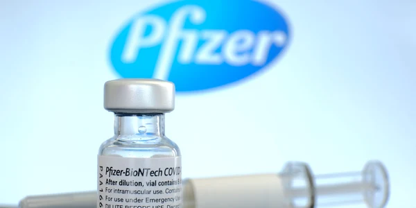 Vaccin Pfizer COVID FOTO Shutterstock jpg