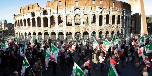 Italienii au protestat în mai multe rnduri faţă de măsurile de austeritate