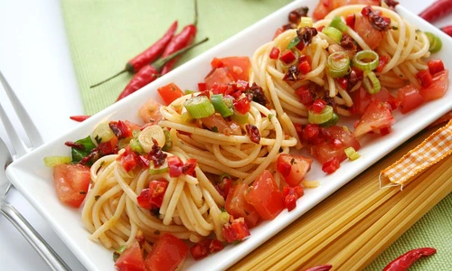 spaghete picante cu rosii jpeg