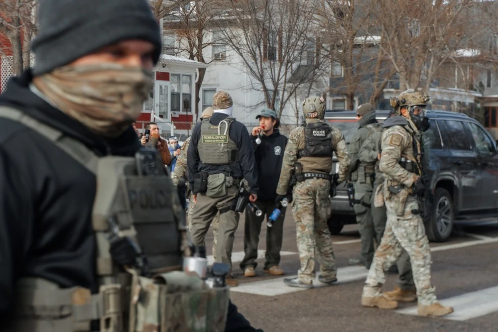 Oraşul Minneapolis şi statul Minnesota dau în judecată administraţia Trump: „Nu puteţi opri fără discernământ cetăţeni americani pe stradă”