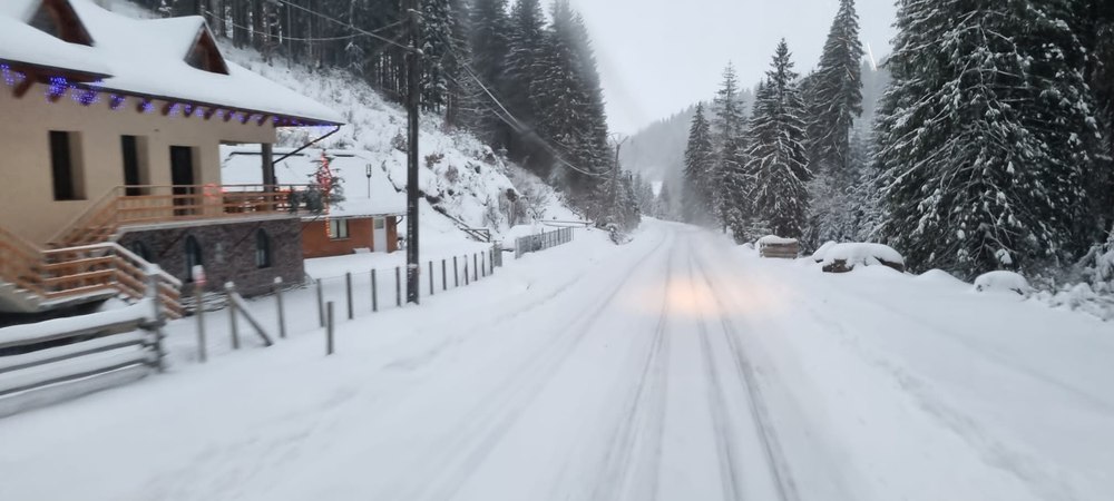 Avertizare meteo: ninsori, polei și vânt puternic în următoarele ore în România