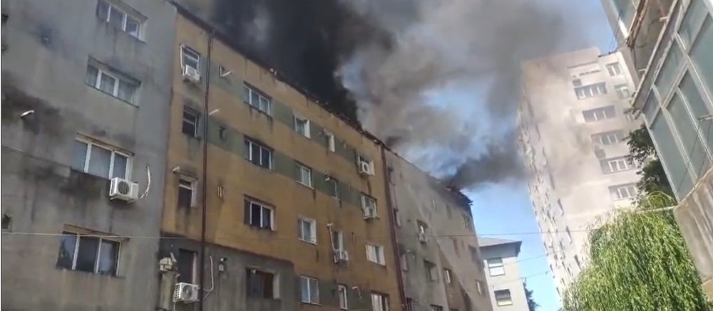 Incendiu violent într-un bloc din Slatina: „Ieșiți din casă!”. Pompierii au aflat cum au izbucnit flăcările