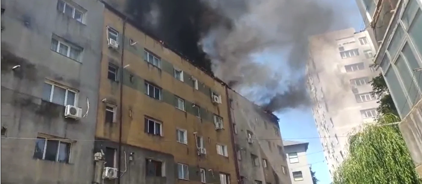 Incendiul s-a manifestat violent. FOTO ISU Olt