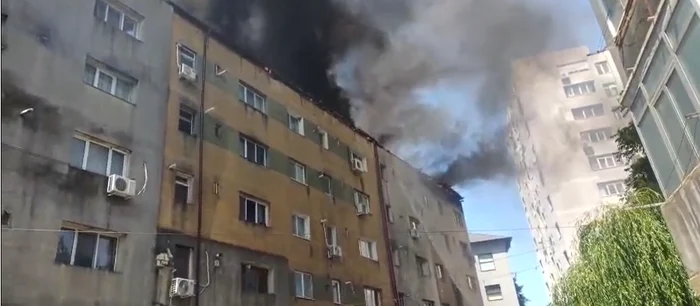 Incendiu violent într-un bloc din Slatina: „Ieșiți din casa!”. Flăcările au fost lichidate