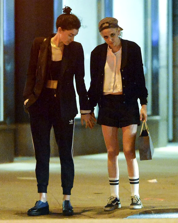 Exclusive    Kristen Stewart And St  Vincent Enjoy Romantic Night Out In New York ***NO USE W/O PRIOR AGREEMENT   CALL FOR PRICING*** jpeg