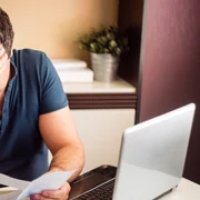 Impozit - calcule - facturi - FOTO Shutterstock 