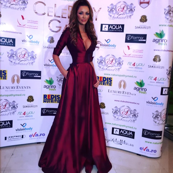 Bianca Drăgușanu a ”păcătuit” lăsându-și părul liber pentru această rochie clasică