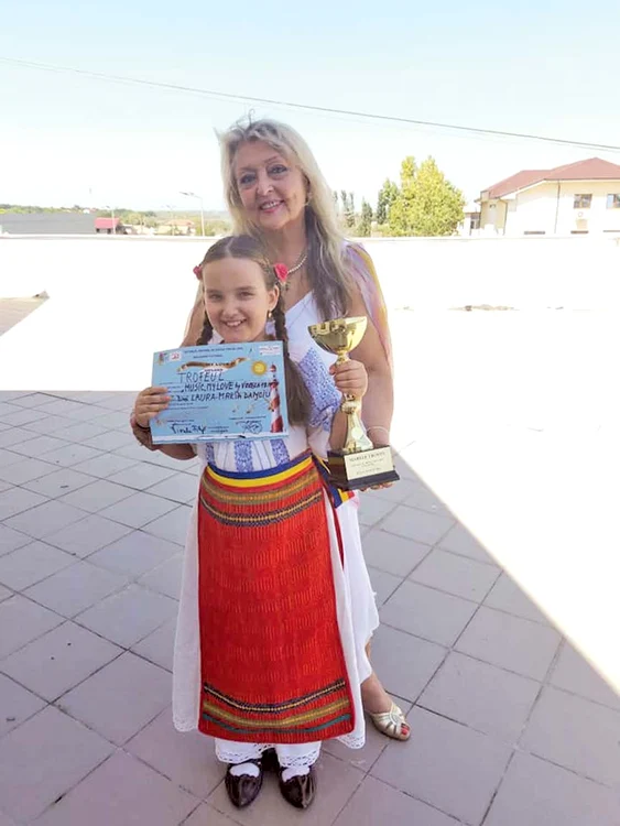 Laura Danciu (14 ani) va cânta la Hollywood