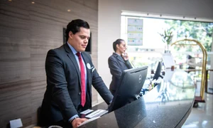 receptionist 5975961 1920 jpg