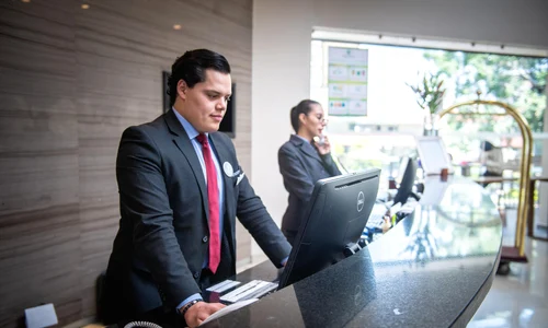receptionist 5975961 1920 jpg