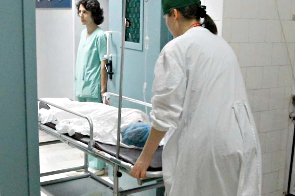Iulia a fost dusă de urgenţă la spital
