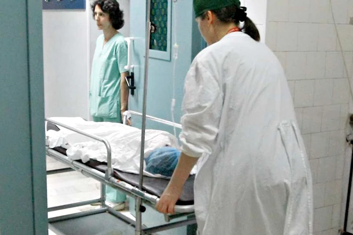 Iulia a fost dusă de urgenţă la spital
