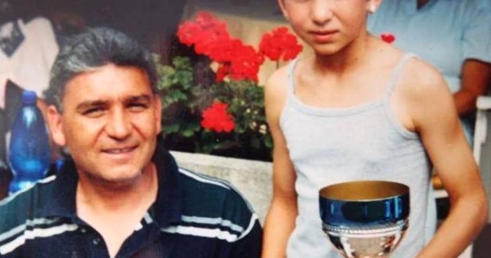 Simona Halep,împreună cu tatăl ei, la primul trofeu câştigat FOTO Arhiva personală