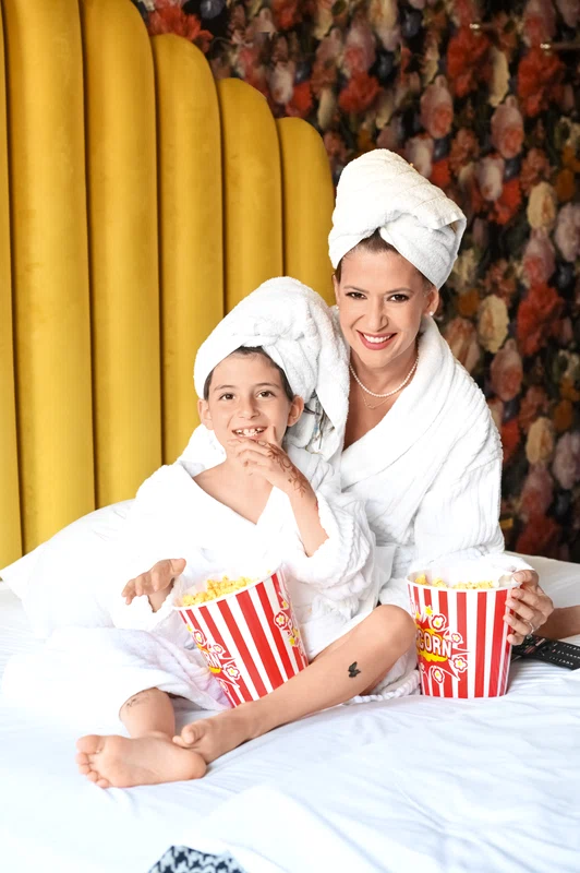 Amalia și Alma sunt cinefile împătimite