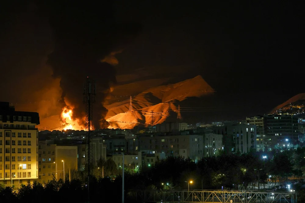 Avionul lui Netanyahu părăsește Israelul, iar SUA evacuează o bază militară din Orientul Mijlociu . „Intervenția militară” a lui Trump în Iran este „posibilă în următoarele 24 de ore”