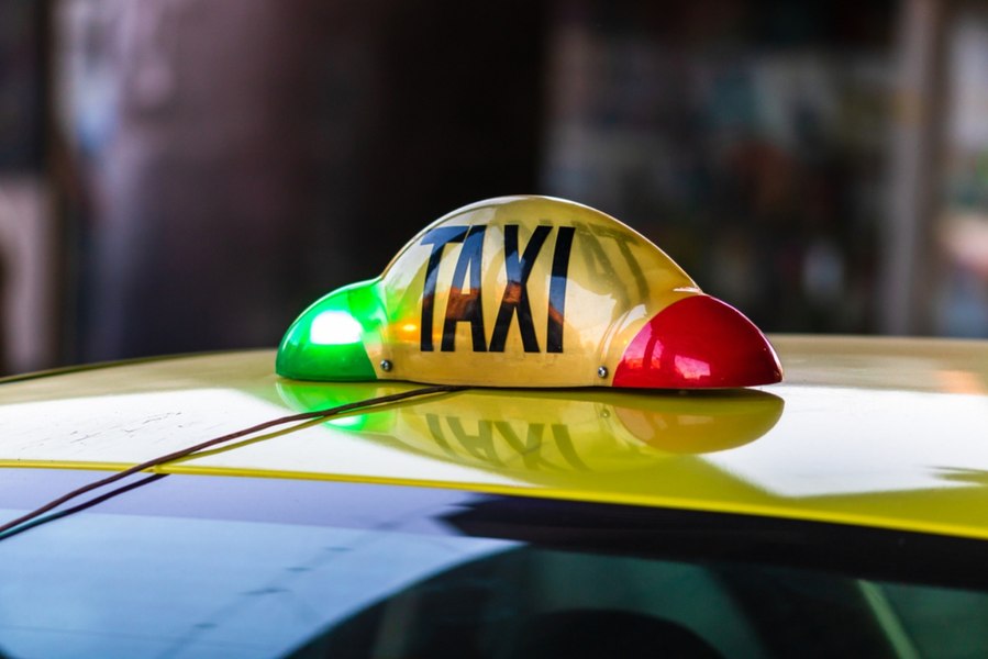 Femeie condamnată pentru că a pălmuit un taximetrist după ce a refuzat să achite cursa