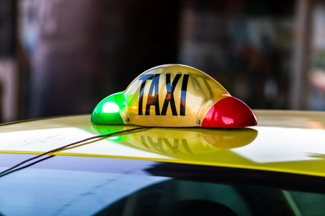Mașină taxi FOTO: Shuterstok