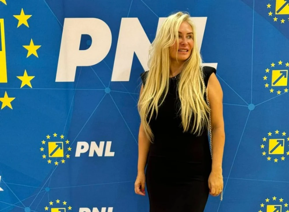 Teancuri de euro în scara blocului: momentul în care avocata Adriana Georgescu primeşte mita de 60.000 de euro. A fost arestată