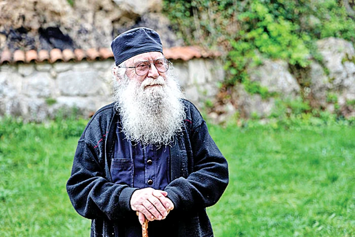 Maxim Qavtaradze  a fost ultimul călugăr  care a locuit în  vârful stâncii