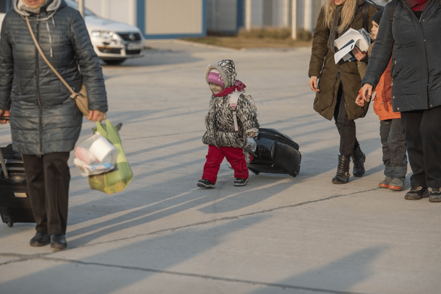 Guvernul oferă 56,7 milioane de lei pentru decontarea cheltuielilor cu hrana şi cazarea refugiaţilor ucraineni