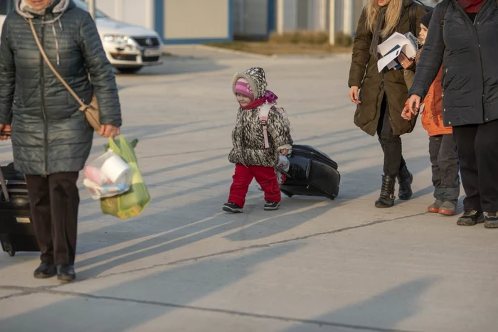 Refugiati ucraineni intrati în Romania cu bacul prin vama Isaccea FOTO Inquam Photos / Ilona Andrei