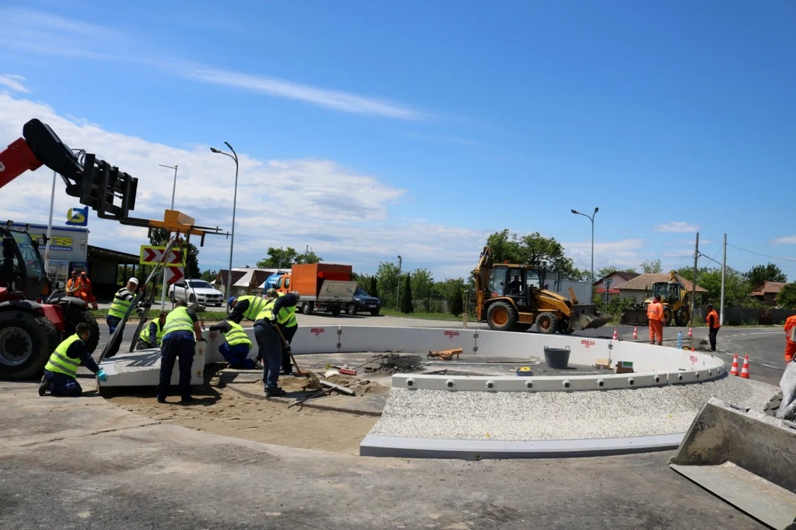 Punctul în care se amenajează sensul giratoriu FOTO Alexandra Georgescu