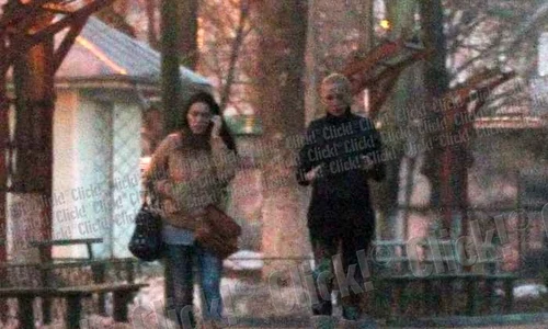 Prietenele ei, Cristina şi Antoaneta, au fost alături de Simona Traşcă, la spital  jpeg