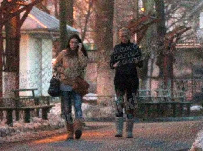 Prietenele ei, Cristina şi Antoaneta, au fost alături de Simona Traşcă, la spital.