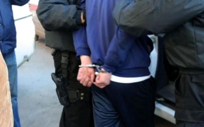 Un tânăr de 18 ani, aflat sub influența băuturilor alcoolice, a agresat sexual o fetiță de 10 aniFOTO: adevarul.ro