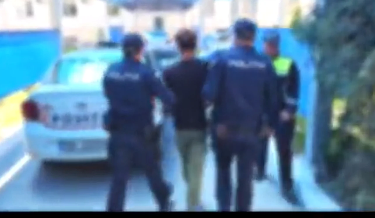 Cei trei agresori au fost reținuți FOTO: captura video