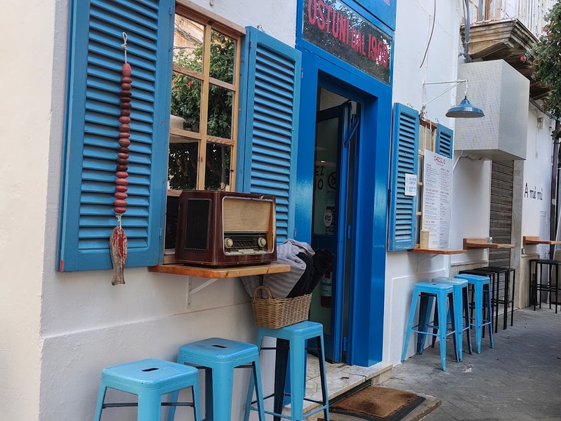 Reacția unui patron de restaurant după ce un șofer i-a ocupat terasa: „Așa își vor da seama că au greșit”
