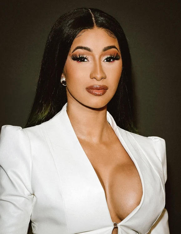 8 dormitor de star cardi b 1 jpg jpeg