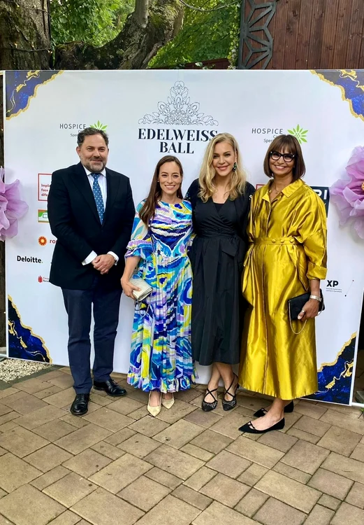 Alina Maria de Roumanie alături de Maria Andrei și alți doi invitați