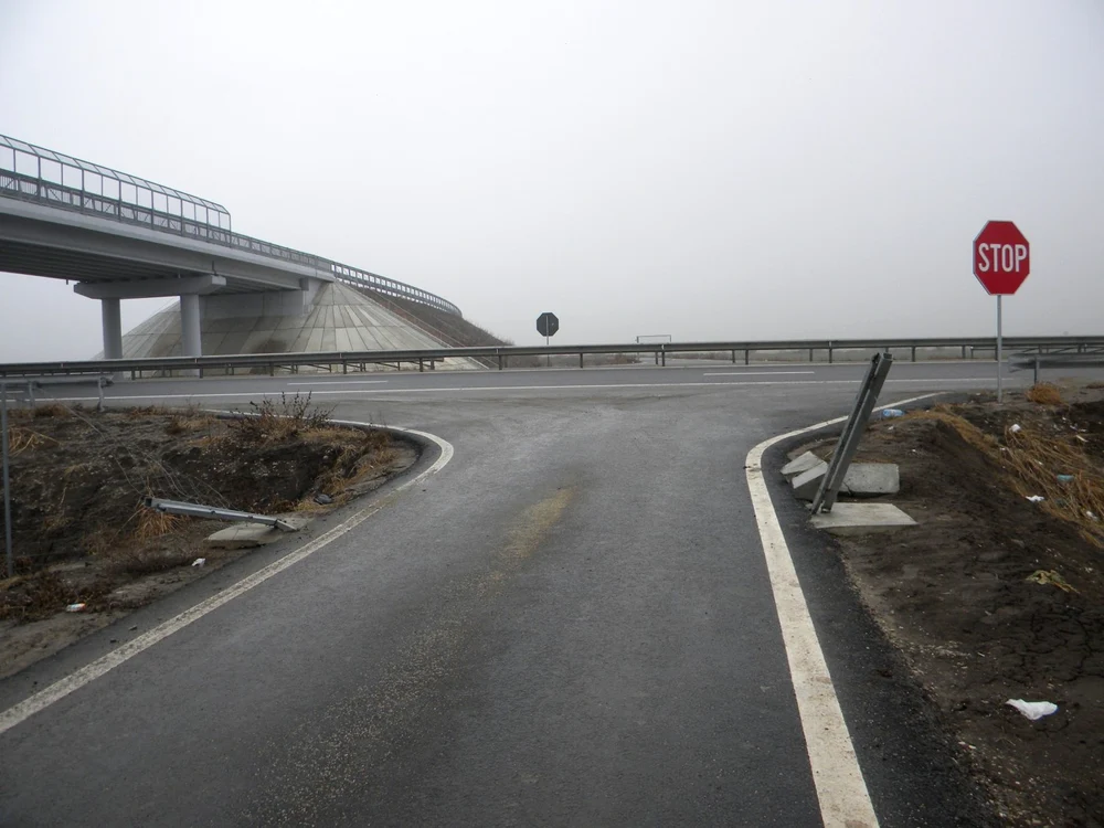 Nodul rutier, cu patru bretele şi două sensuri giratorii  va face legătura între autostradă şi DJ 100B, care supratraversează A 3, la Gherghiţa. FOTO Adevărul Ploieşti